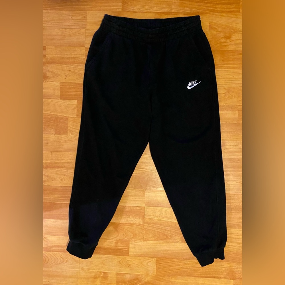 Big Kids Black Nike Club Joggers Size XL